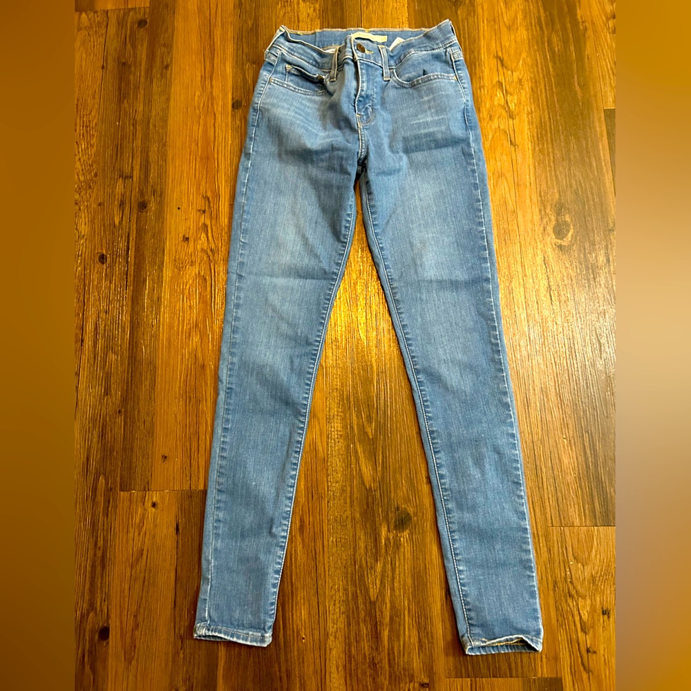 Women’s Levi Jeans
